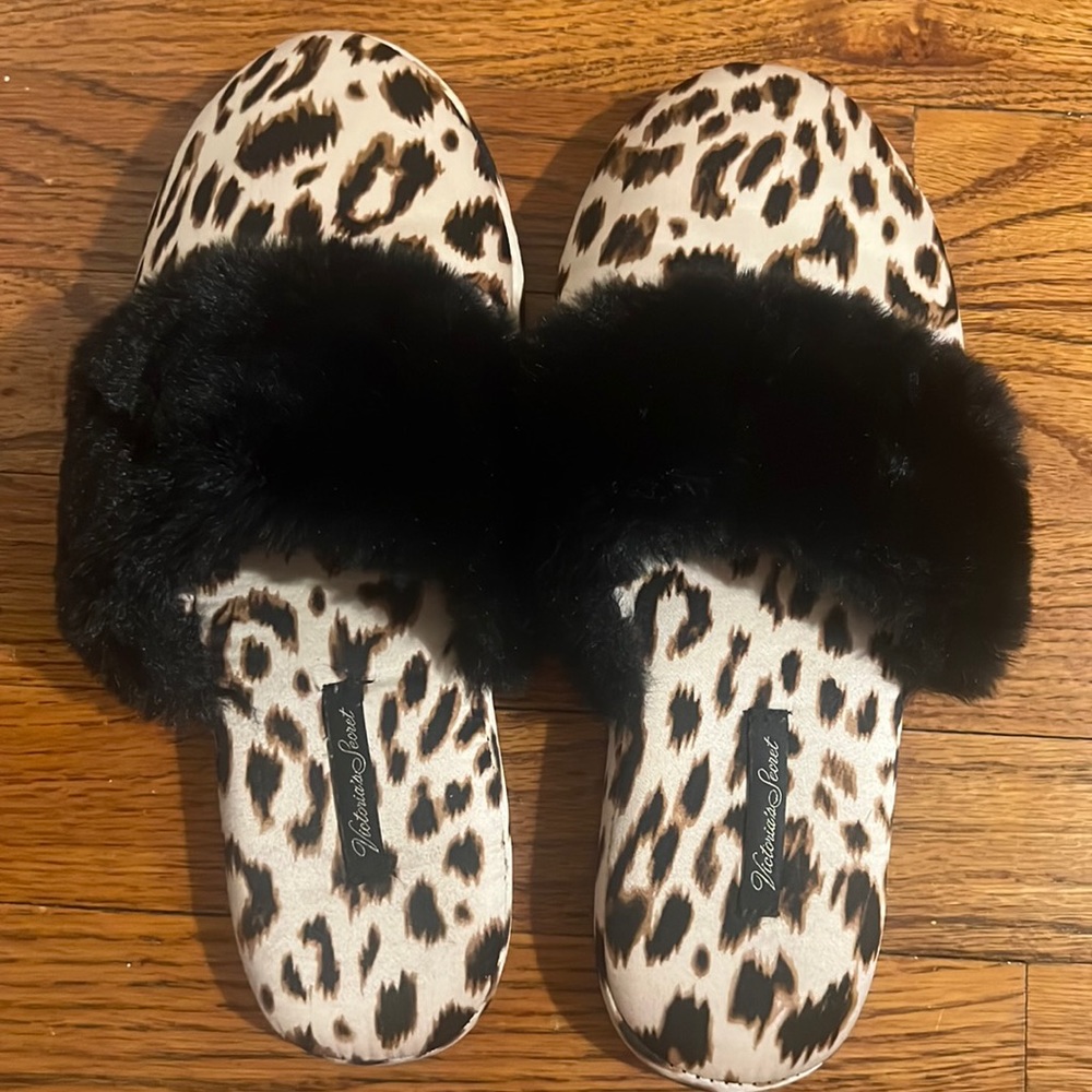Worn once! Brand new. Always just saved it because their cute :)